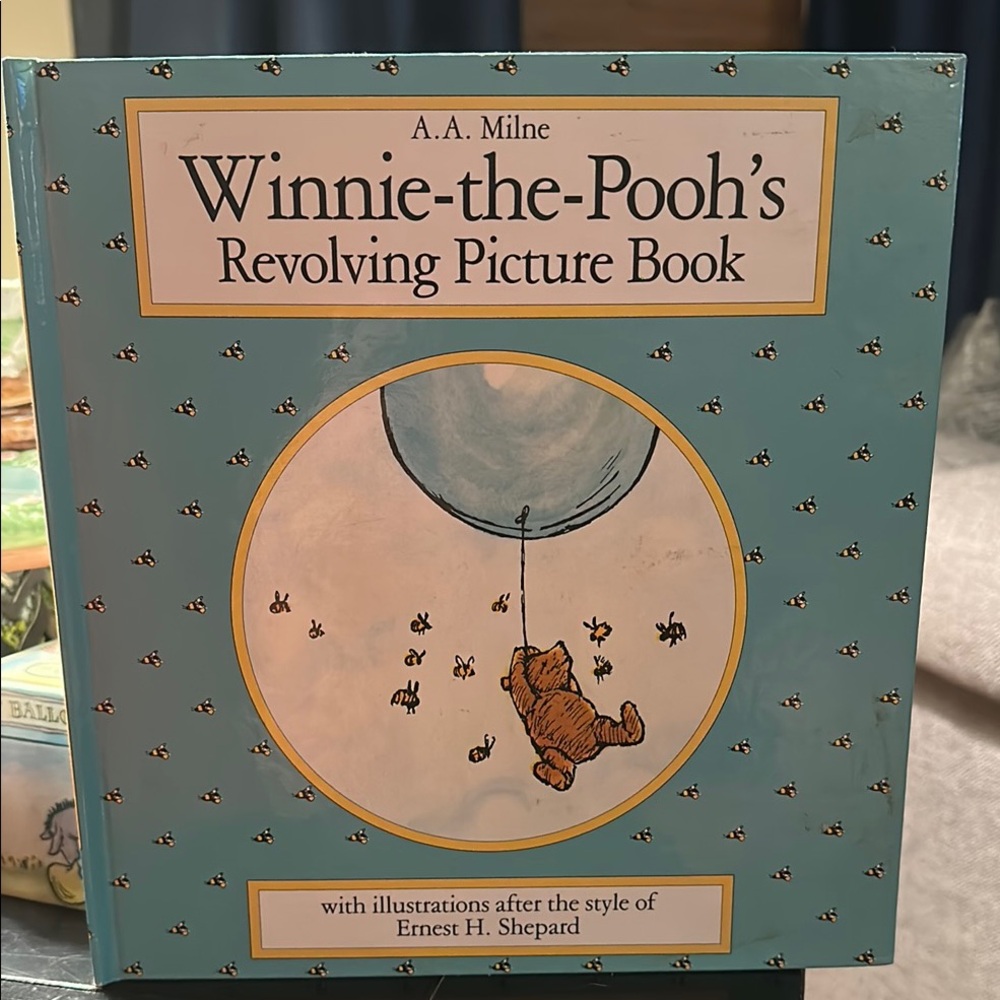 Winnie-the-Pooh's Revolving Picture Book - Blue